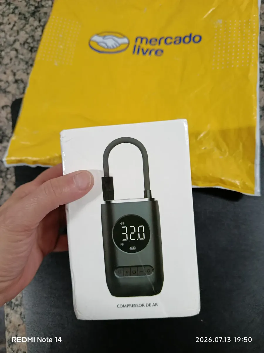 Caixa do mini compressor recém-entregue pelo Mercado Livre